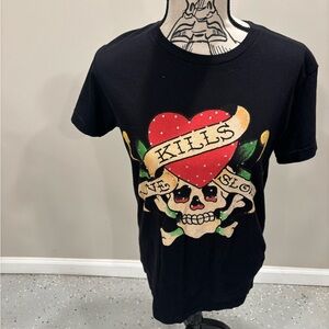 Ed Hardy Graphic Short-Sleeved Shirt, Women’s size small, Preowned 🖤❤️